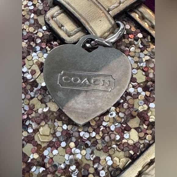 小物 COACH Heart Photo Frame Charm Glitter Coach Glitter Photo Frame Keychain 💖